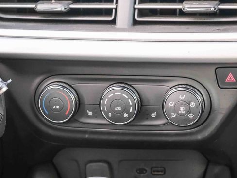 Used 2024 Chevrolet Trax LS w/ LS Convenience Package FWD image 16