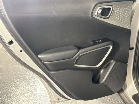 Used 2020 Kia Soul LX image 34