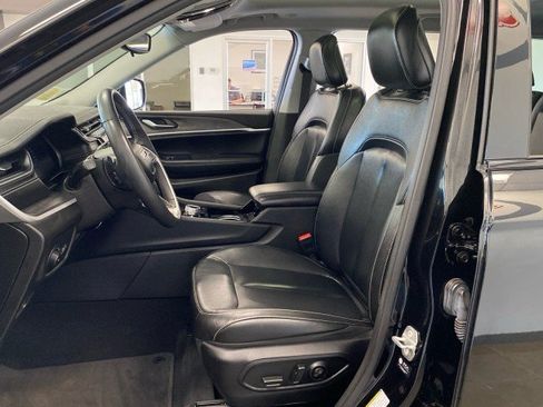 Used 2023 Jeep Grand Cherokee L Limited w/ Black Appearance Package AWD/4WD image 18
