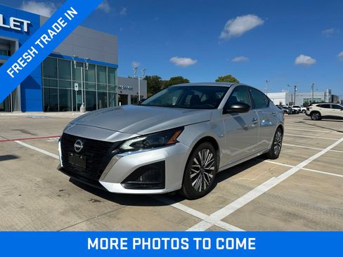 Used 2024 Nissan Altima 2.5 SV FWD image 1