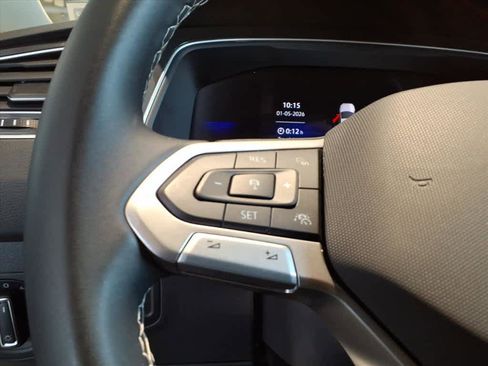 Used 2024 Volkswagen Tiguan SE w/ Panoramic Sunroof Package image 15