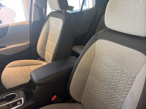 Used 2022 Chevrolet Equinox LS image 19