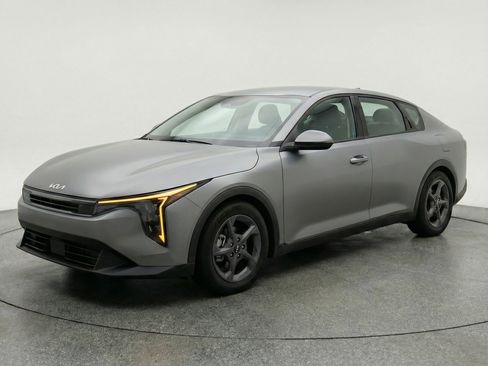Used 2025 Kia K4 LXS image 3