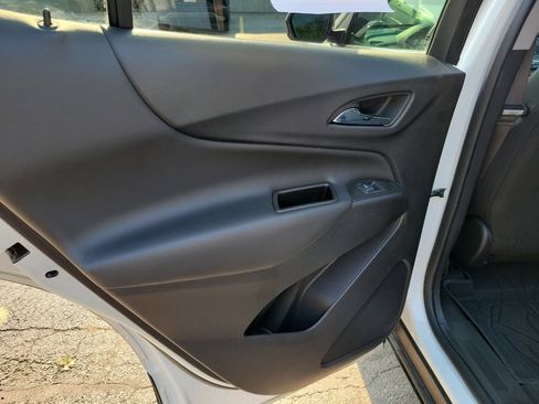 Used 2023 Chevrolet Equinox LT FWD image 18