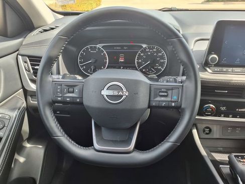 Used 2025 Nissan Rogue SV AWD/4WD image 23