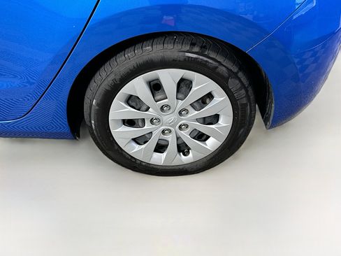 Used 2017 Hyundai Elantra GT FWD image 11