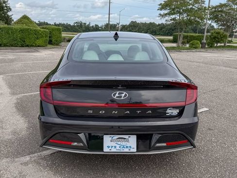 Used 2023 Hyundai Sonata SE w/ Preferred Accessory Package FWD image 5