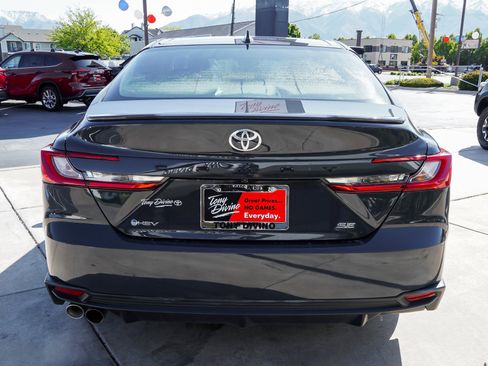 Used 2025 Toyota Camry SE FWD image 7
