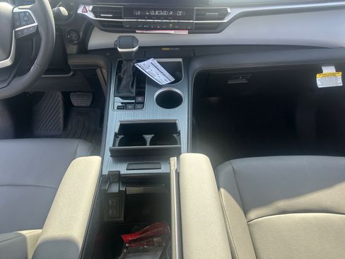 New 2026 Toyota Sienna XLE FWD image 11
