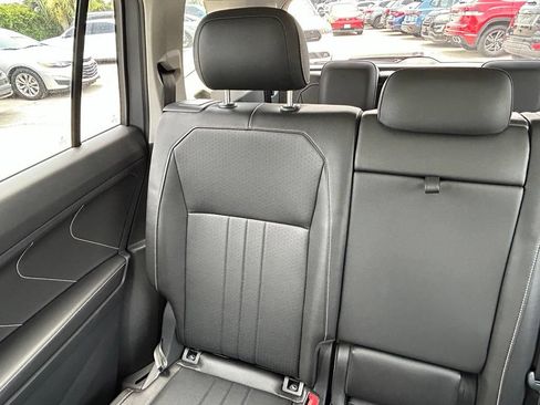 Used 2023 Volkswagen Tiguan SE w/ Panoramic Sunroof Package FWD image 13