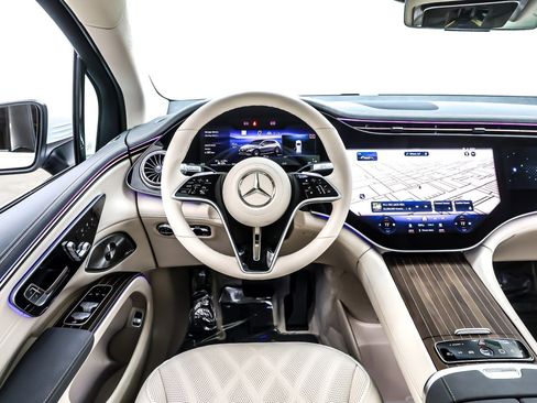 New 2026 Mercedes-Benz EQS 550 4MATIC SUV image 4