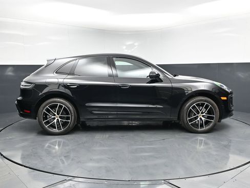 Used 2025 Porsche Macan AWD/4WD image 9