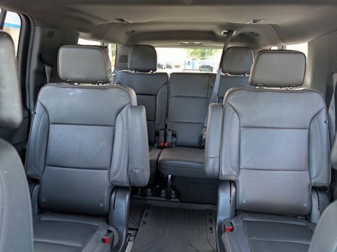 Used 2023 Chevrolet Suburban High Country image 16