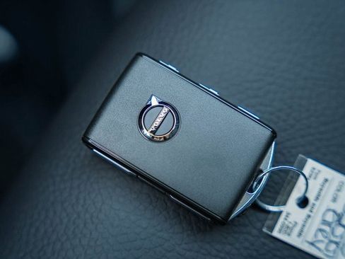 Certified 2025 Volvo XC60 T8 Plus w/ Protection Package Premier image 40