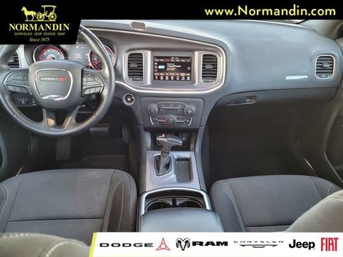 Used 2019 Dodge Charger SXT RWD image 6