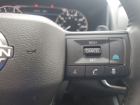 Used 2025 Nissan Rogue SV AWD/4WD image 18