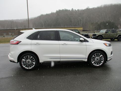 Used 2020 Ford Edge Titanium w/ Equipment Group 301A image 4
