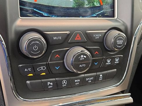 Used 2018 Jeep Grand Cherokee Altitude AWD/4WD image 17