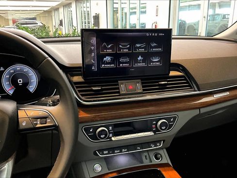 Used 2023 Audi Q5 2.0T Premium Plus w/ Premium Plus Package AWD/4WD image 6