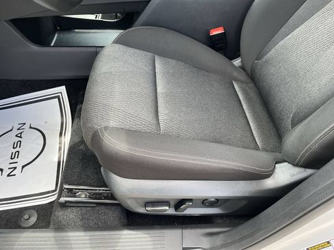 Used 2025 Nissan Rogue SV AWD/4WD image 12