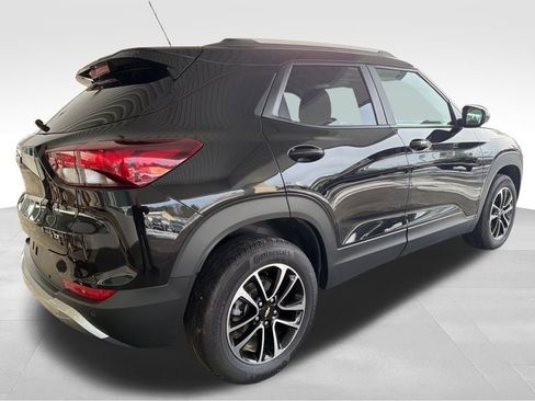 Used 2024 Chevrolet TrailBlazer LT w/ Driver Confidence Package image 5