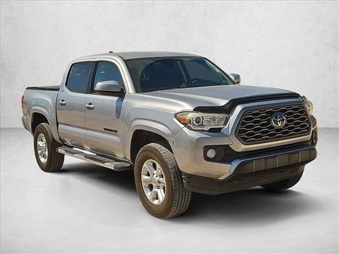Used 2018 Toyota Tacoma SR5 RWD image 3