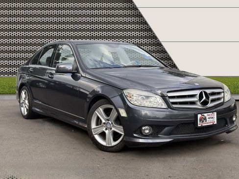 Used 2010 Mercedes-Benz C 300 4MATIC Sedan image 2