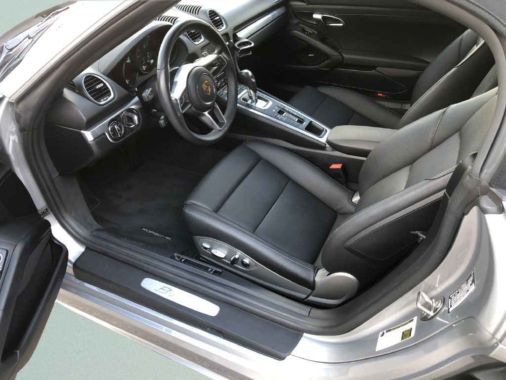 Used 2021 Porsche 718 Boxster RWD image 13
