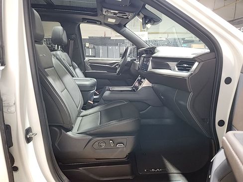 Used 2024 GMC Yukon Denali image 8
