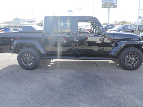 New 2025 Jeep Gladiator Sport image 5