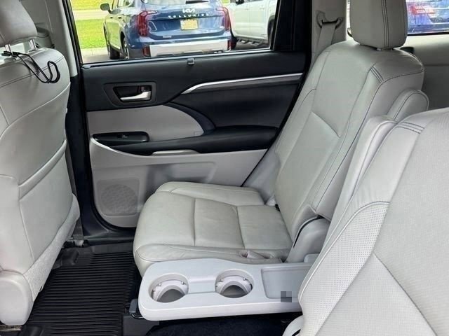 Used 2019 Toyota Highlander Limited Platinum AWD/4WD image 8