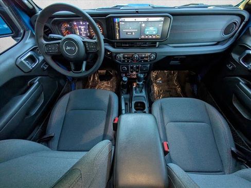 Used 2024 Jeep Wrangler Unlimited Rubicon w/ Technology Group image 10