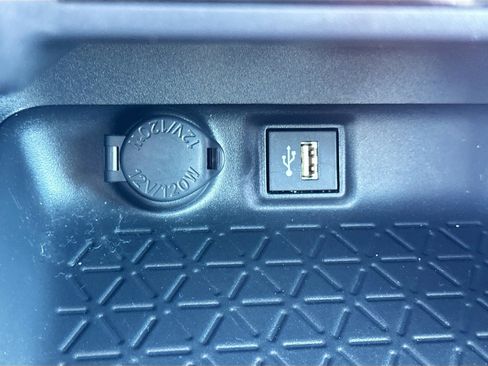 Used 2025 Toyota RAV4 XLE FWD image 13