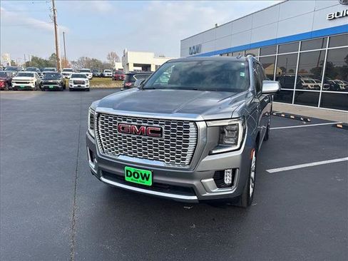 Used 2022 GMC Yukon XL Denali w/ Denali Ultimate Package image 2