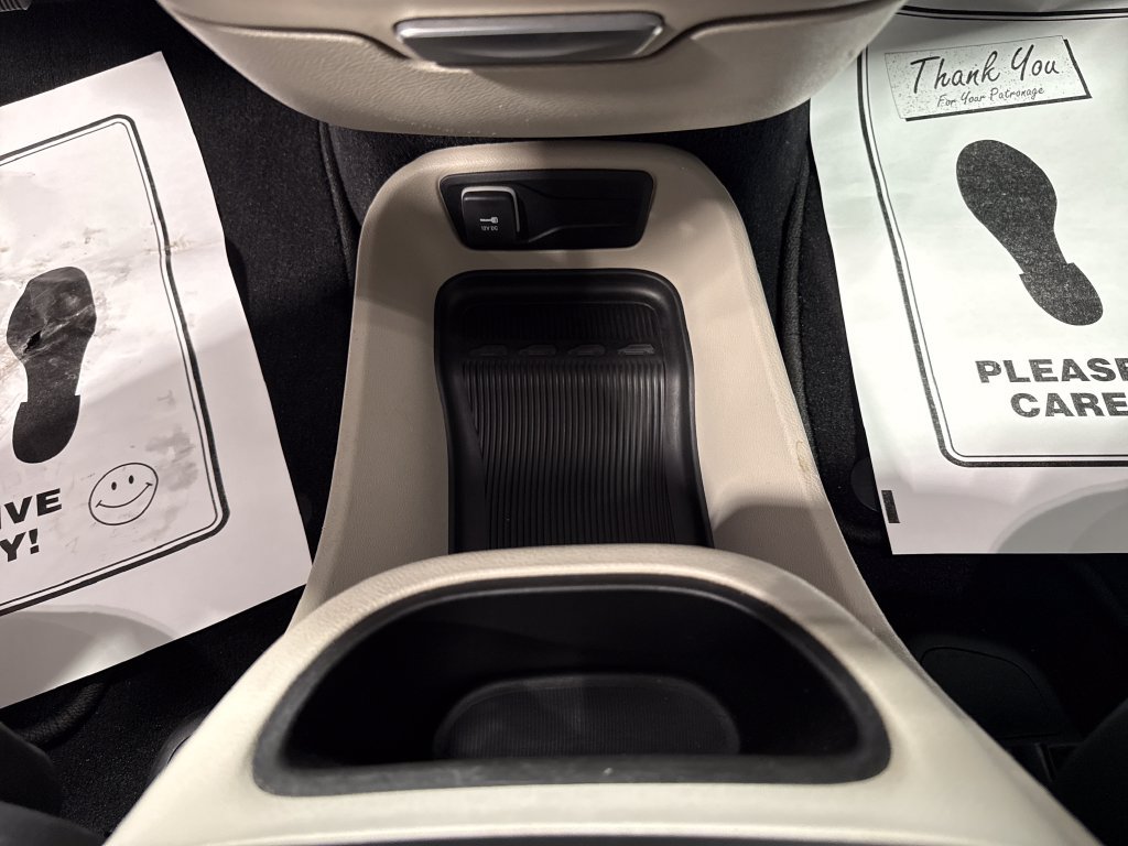Used 2023 Chrysler Pacifica Touring-L FWD image 22