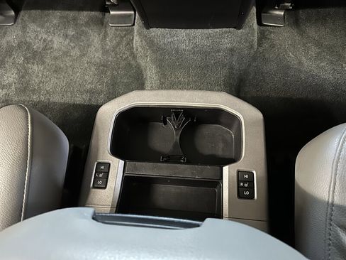 Used 2014 Toyota Sequoia Platinum image 40