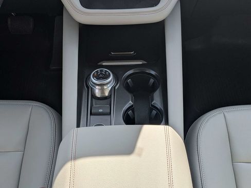 Used 2025 Ford Explorer Active w/ Active Comfort Package RWD image 18