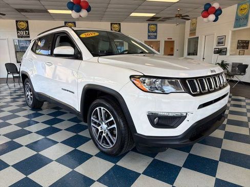 Used 2019 Jeep Compass Latitude w/ Popular Equipment Group FWD image 1