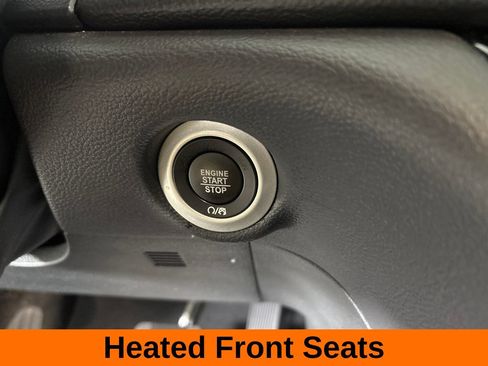 Used 2025 Chrysler Pacifica Limited FWD image 19