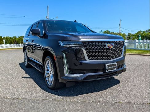Used 2023 Cadillac Escalade Premium Luxury AWD/4WD image 3