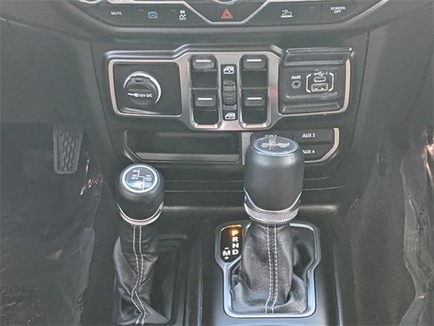 Used 2022 Jeep Wrangler Unlimited Sahara image 15