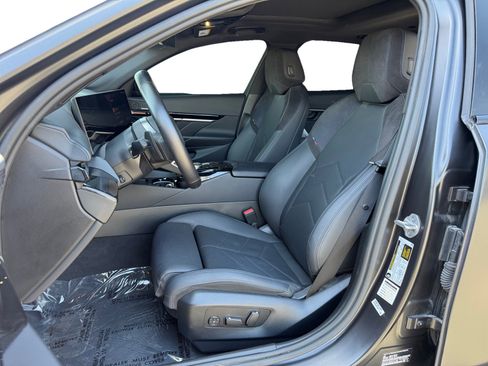 Used 2024 BMW 530i w/ M Sport Package RWD image 9