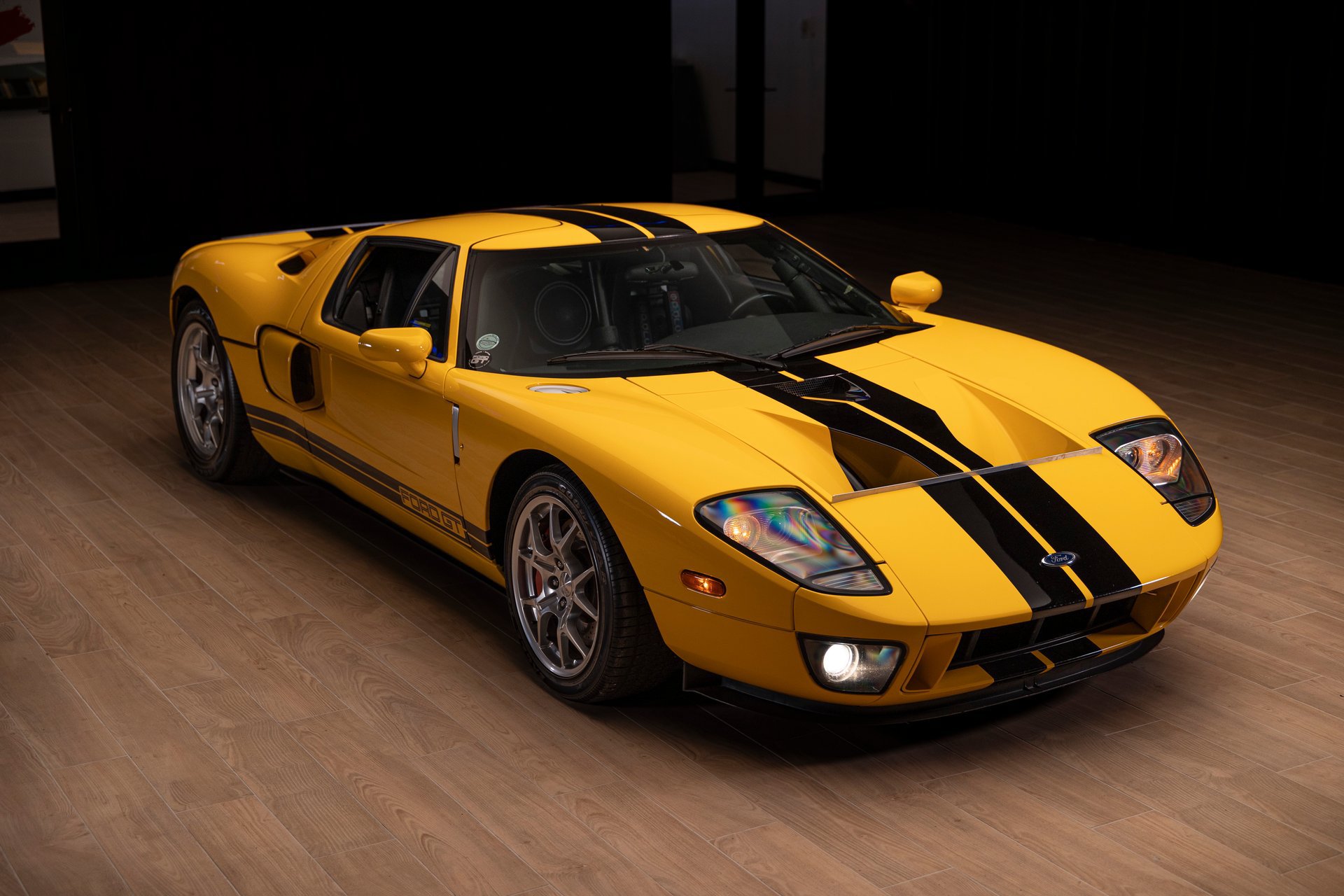 Used 2005 Ford GT RWD image 13