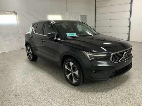 Used 2024 Volvo XC40 B5 Plus AWD/4WD image 4