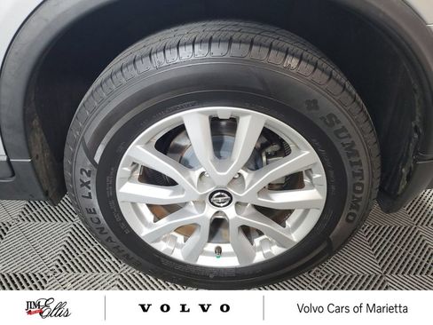 Used 2017 Nissan Rogue SV FWD image 11