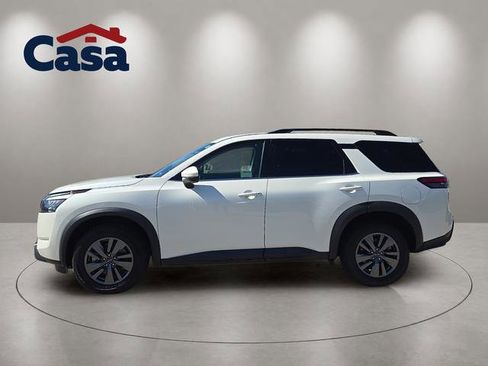 Used 2024 Nissan Pathfinder SV FWD image 3
