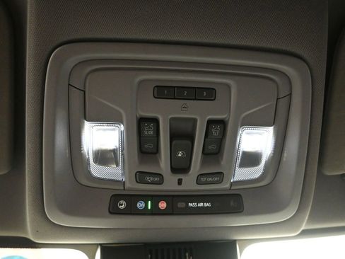 Used 2022 Chevrolet Silverado 1500 LTZ w/ LTZ Premium Package image 19