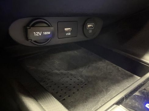 Used 2021 Hyundai Elantra Limited image 24