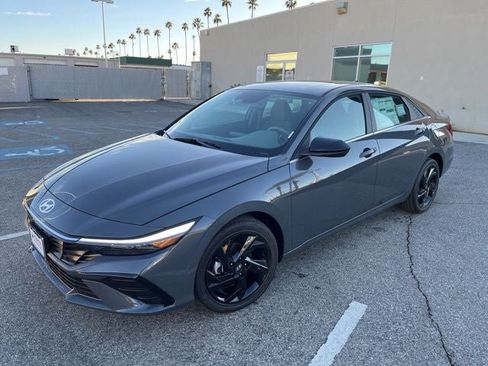 New 2026 Hyundai Elantra SEL Sport Premium image 2