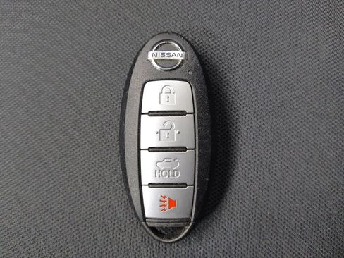 Used 2021 Nissan Versa SV FWD image 32
